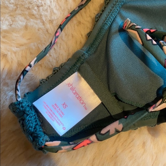 NWOT Crochet bikini top - Picture 4 of 4